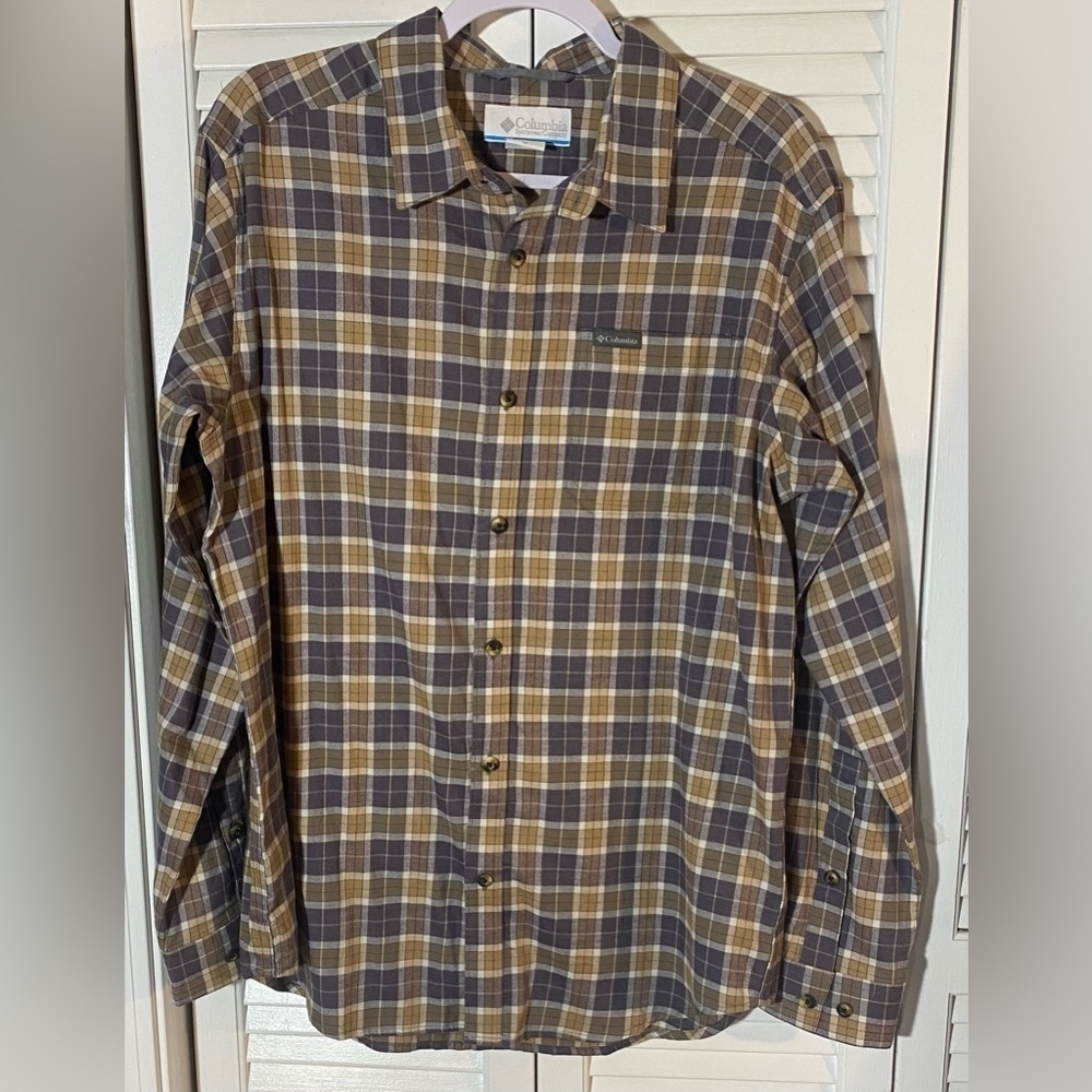 Columbia Shades of Brown Plaid Long Sleeve Button Up Shirt, Size M